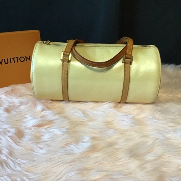 Louis Vuitton Monogram Vernis Bedford Barrel Handbag (V1 0095) is the code. - Picture 1 of 9